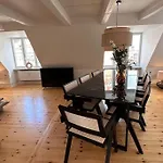 Carolinas Apartments - Gammel 2