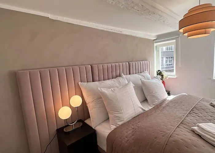 Carolinas Apartments - Gammel 2